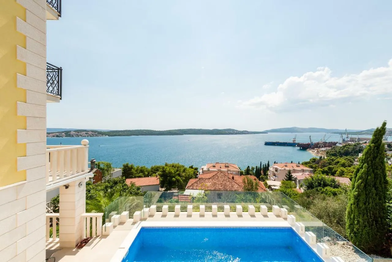 Villa Boris Trogir 0*,